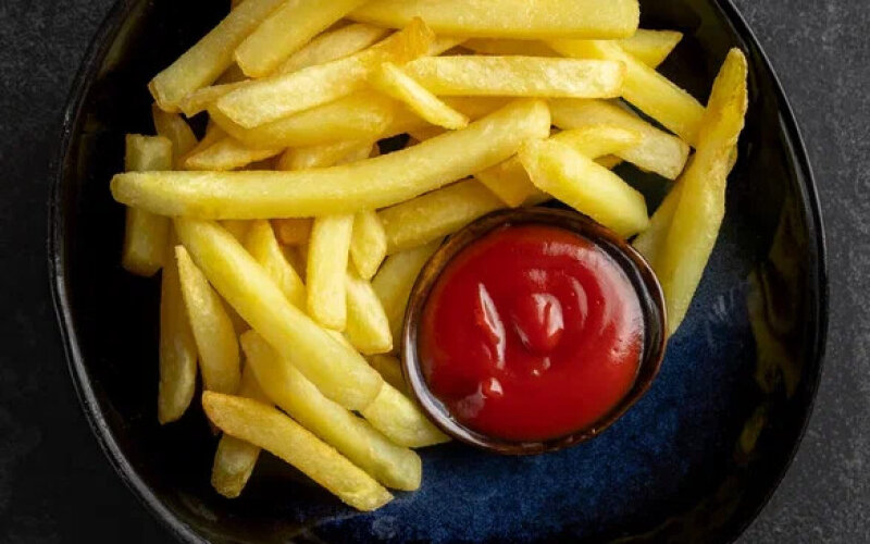 Картофель фри с кетчупом