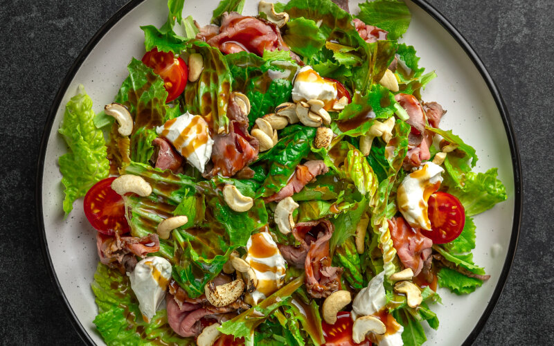 Салат с ростбифом