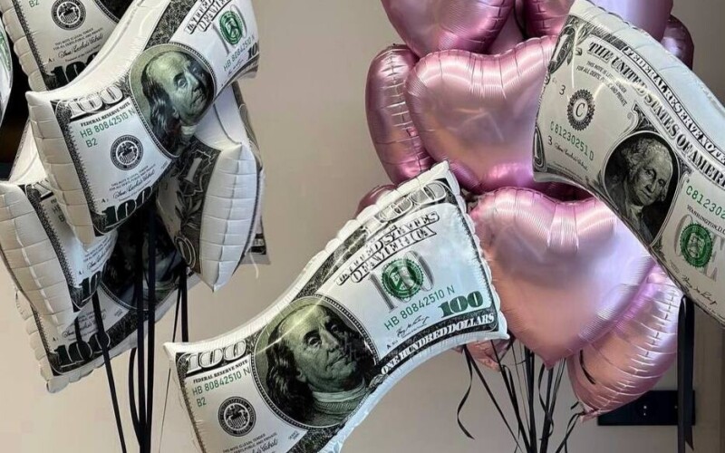 Набор шаров с купюрами