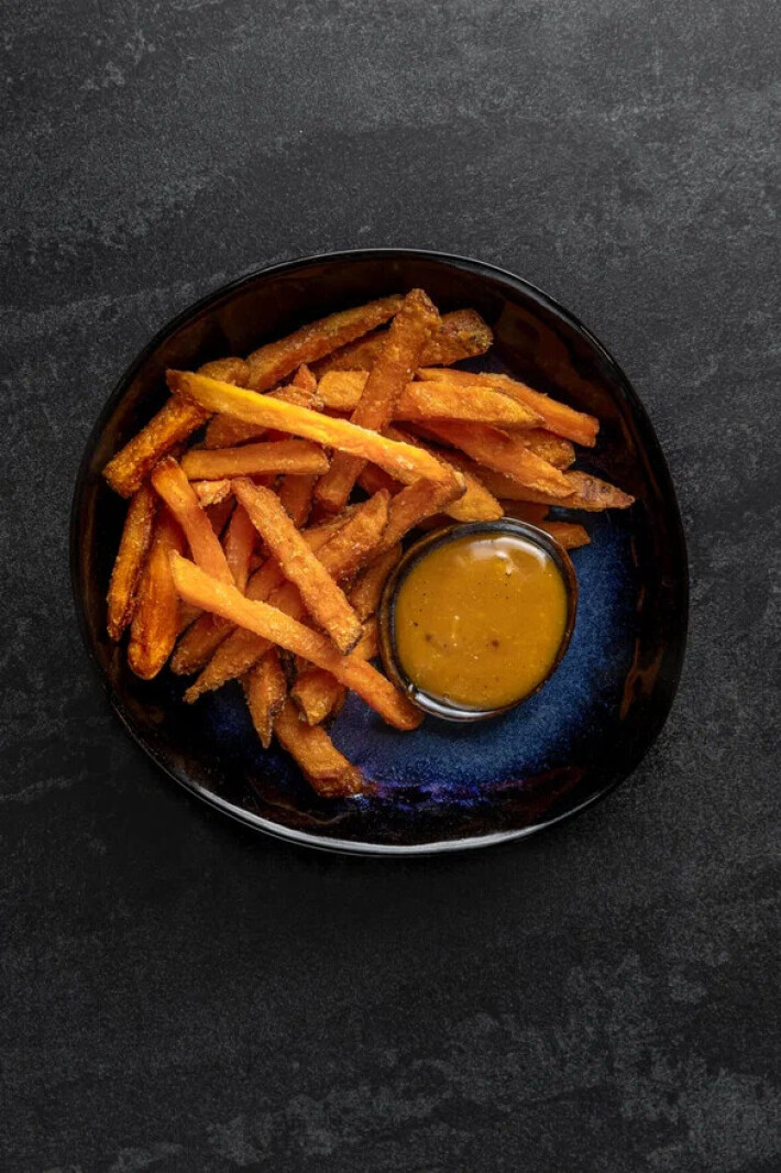 Батат с медово-горчичным соусом