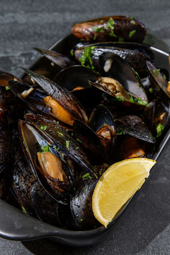 Мидии голубые в вине