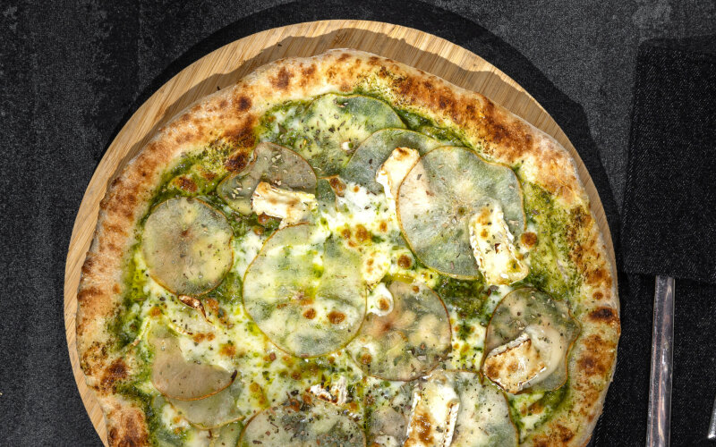 С грушей и камамбером