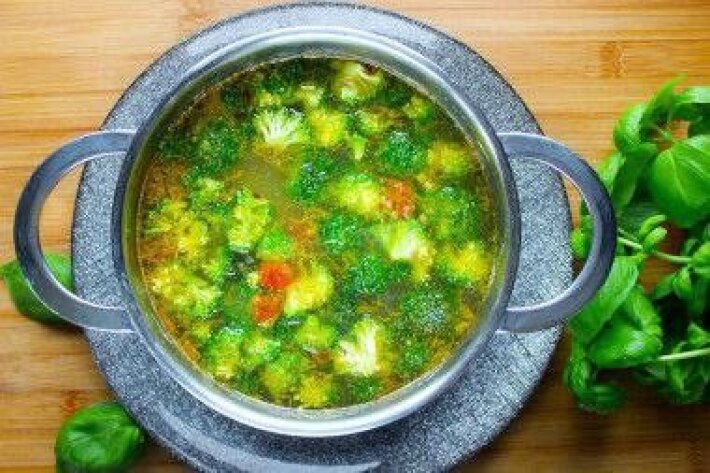 Рыбный суп с форелью и брокколи