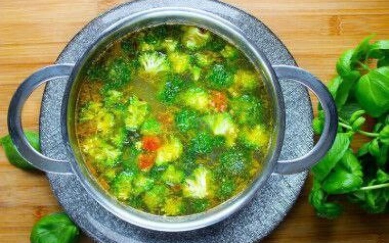 Рыбный суп с форелью и брокколи