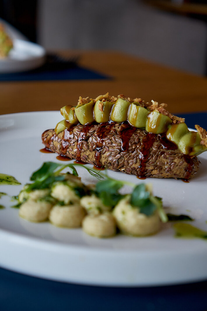 Котлета из чечевицы и нута с муссом из авокадо