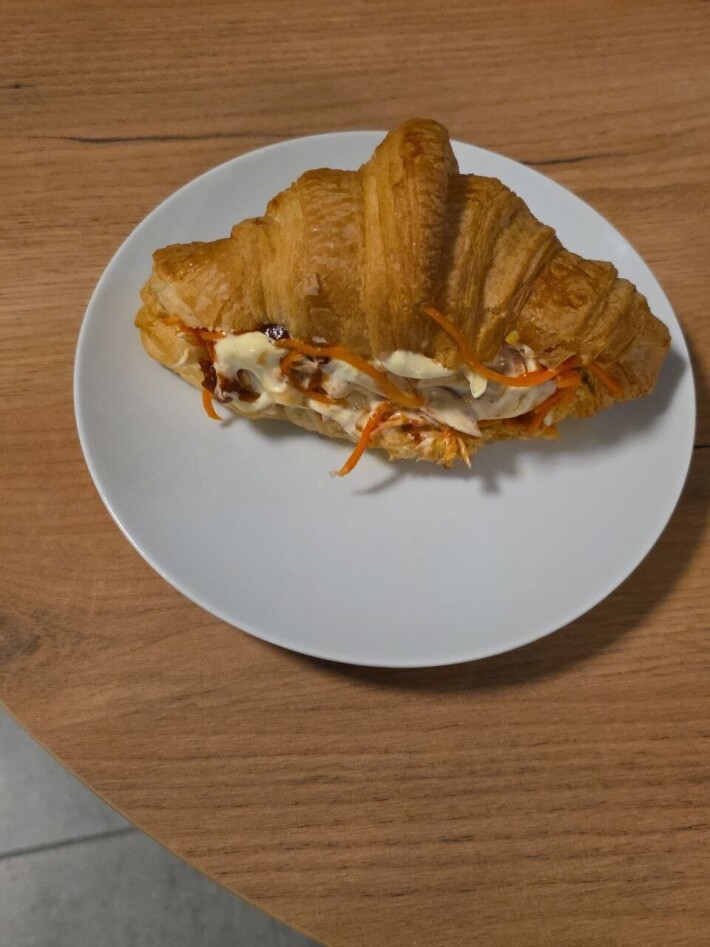 Хот-дог из круассана