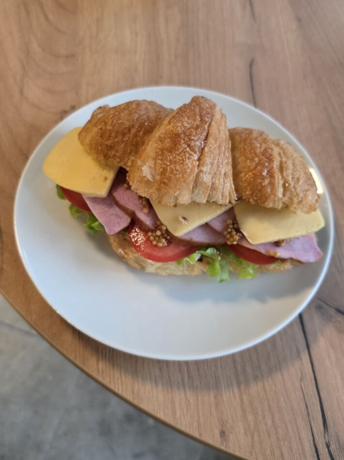 Круассан с ветчиной и сыром