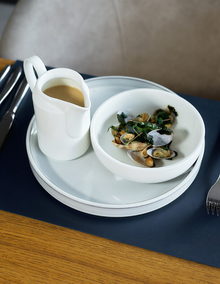 Суп с моллюсками и тамарином на кокосовом молоке