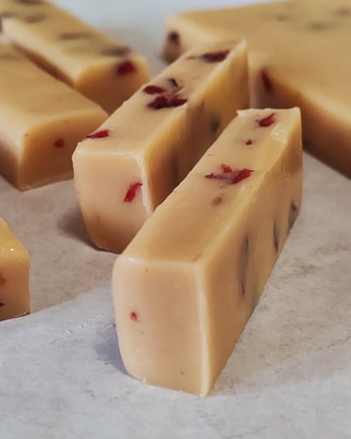 Ириска с клюквой со вкусом лесного ореха