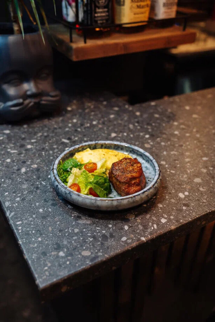 Стейк из телятины с картофельным пюре