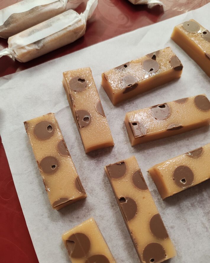 Ириска с молочным бельгийским шоколадом со вкусом вишни