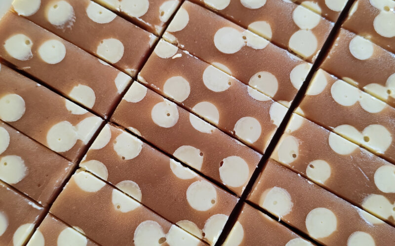 Сливочно-малиновая ириска с белым бельгийским шоколадом