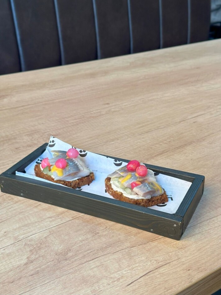 Брускетброд с норвежской сельдью