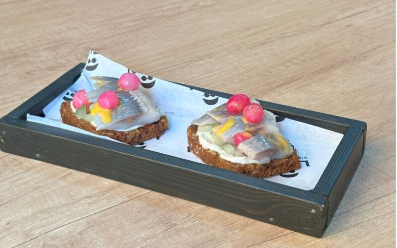 Брускетброд с норвежской сельдью