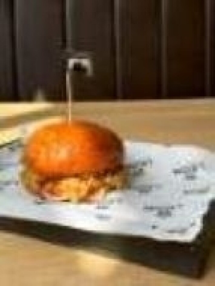 Бургер с рваной свининой «Барбекю»