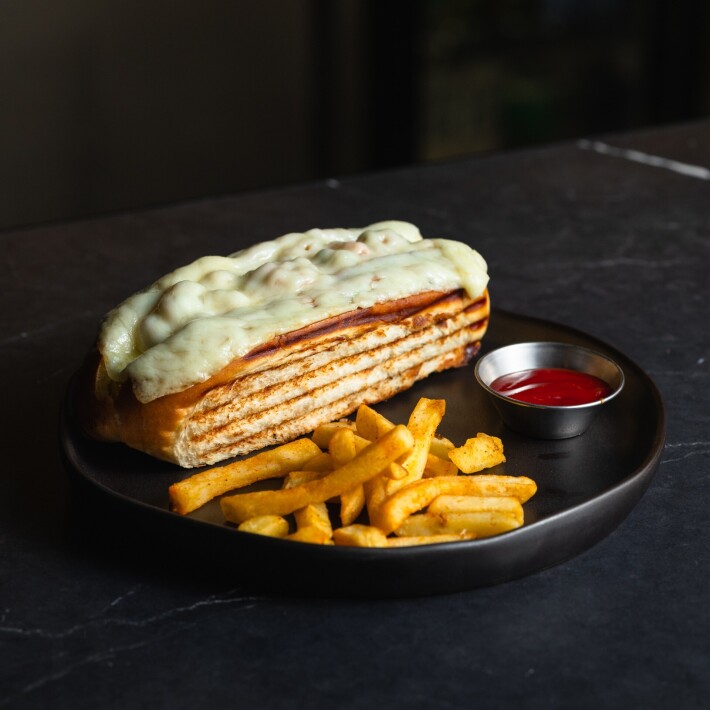 Хот-дог с жареным сыром