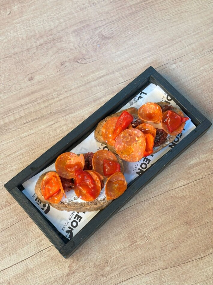 Брускетброд с пепперони