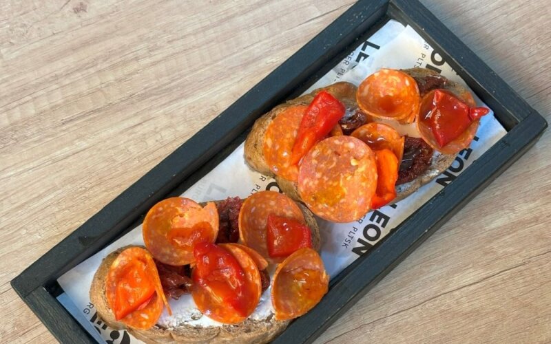 Брускетброд с пепперони