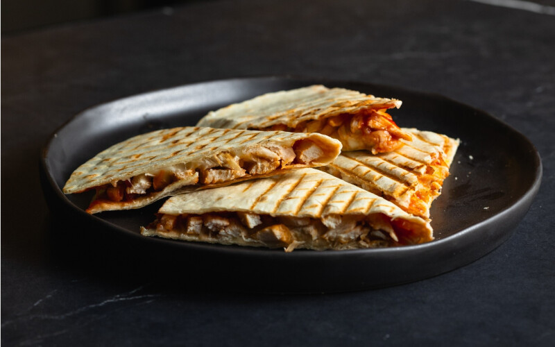 Кесадилья с цыплёнком