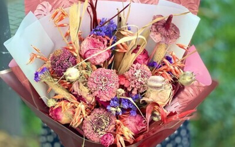 Букет из сухоцветов «Яркое чувство»