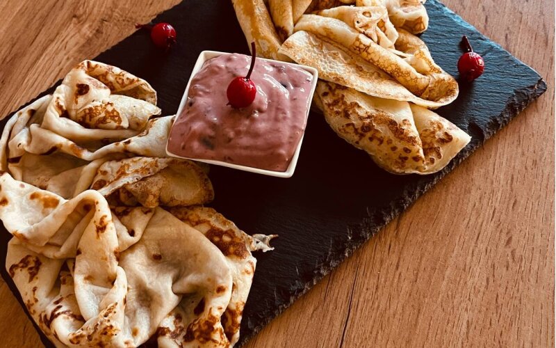 Блинчик с вишнёвым крем-чизом