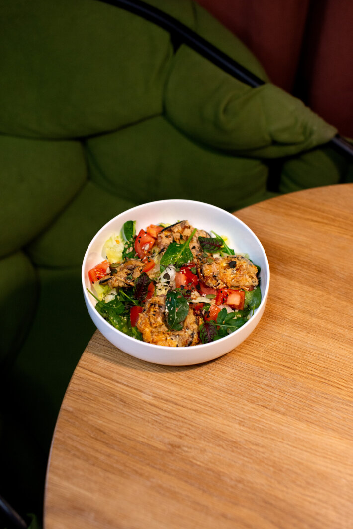 Салат с кускусом и баклажаном