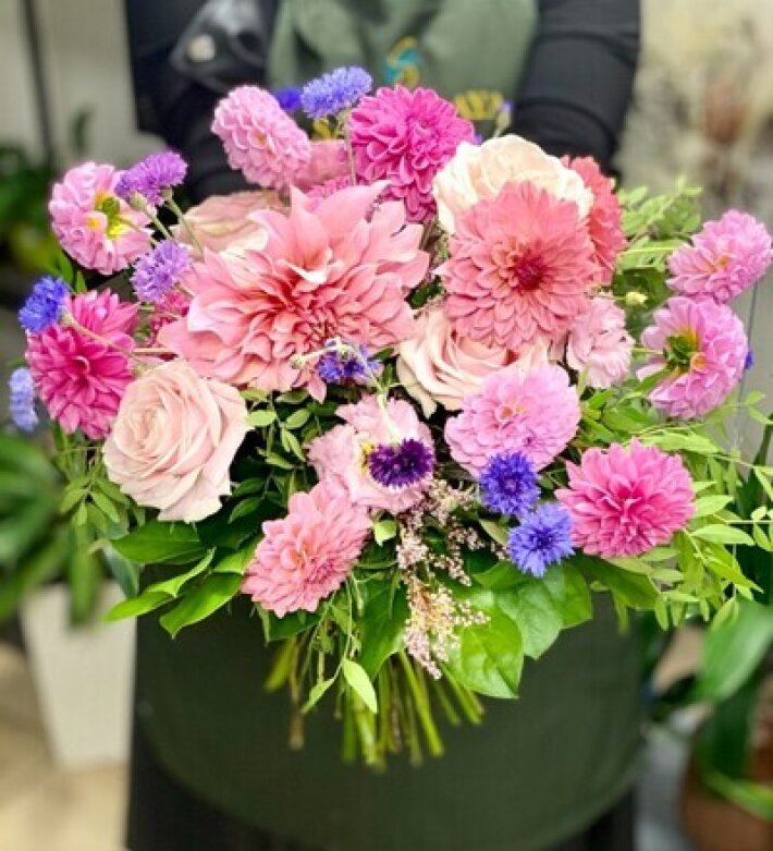 Букет «Танцующие георгины»