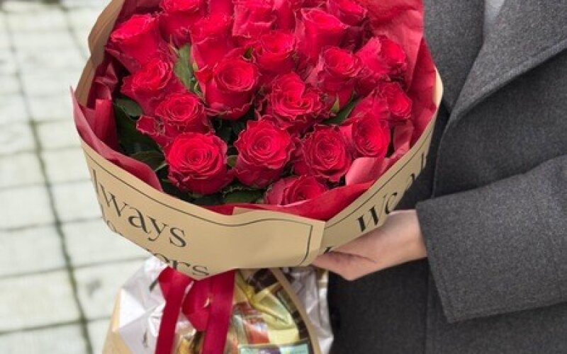 Букет роз «Мулен Руж», 25 роз