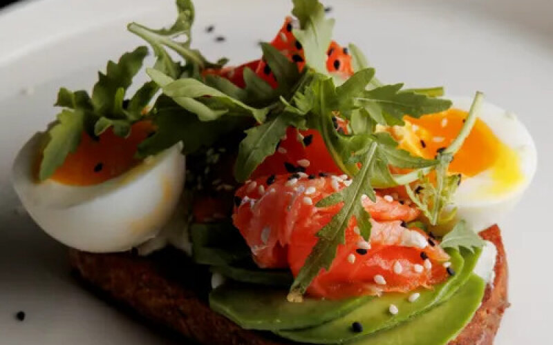 Авокадо тост с лососем