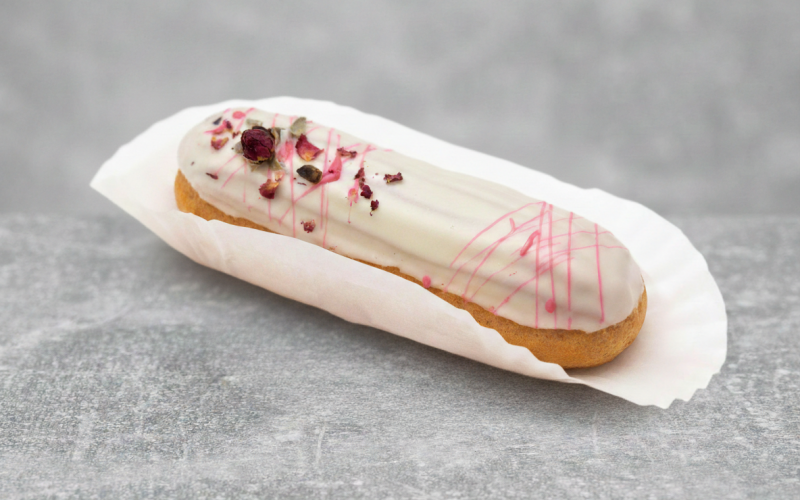 Пирожное эклер ванильный