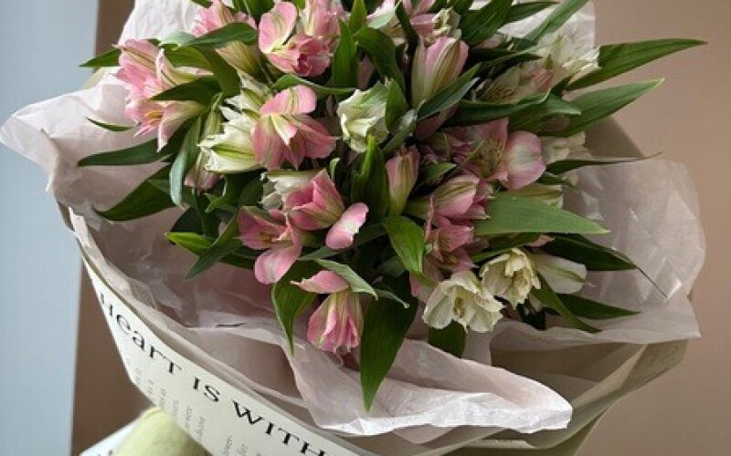 Букет Альстромерий