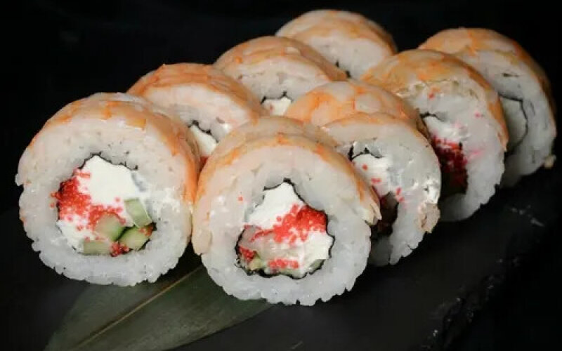 Ролл с креветкой