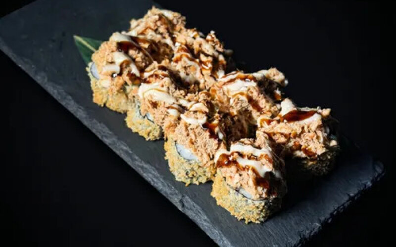 Тёплый ролл с лососем «Терияки»