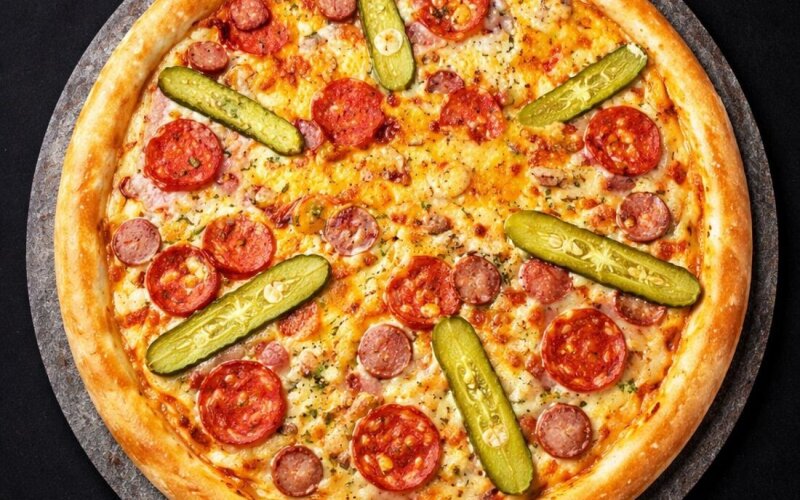 Пепперони с соусом бургер