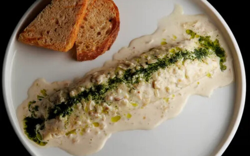 Омлет базилик с чипосоусом