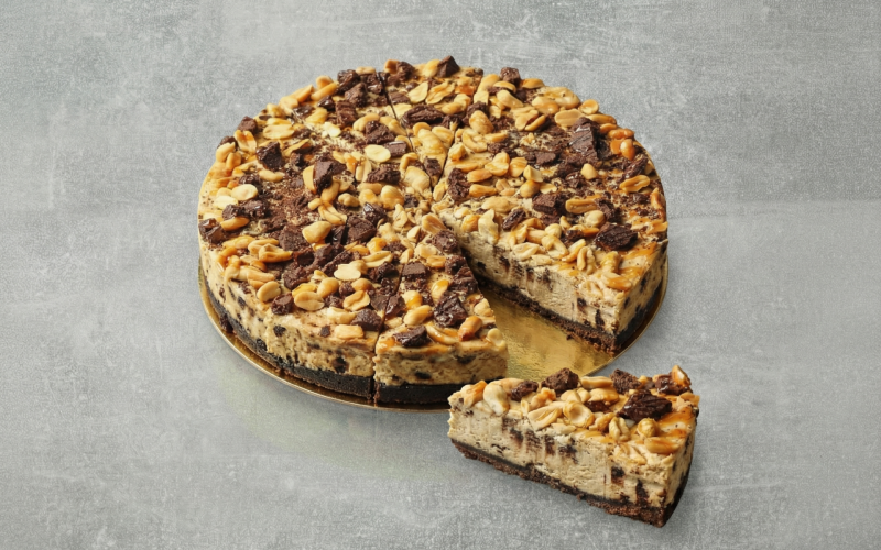 Чизкейк Карамельный с арахисом и шоколадом