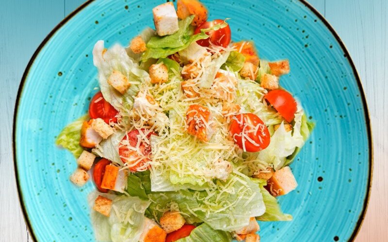 Салат цезарь