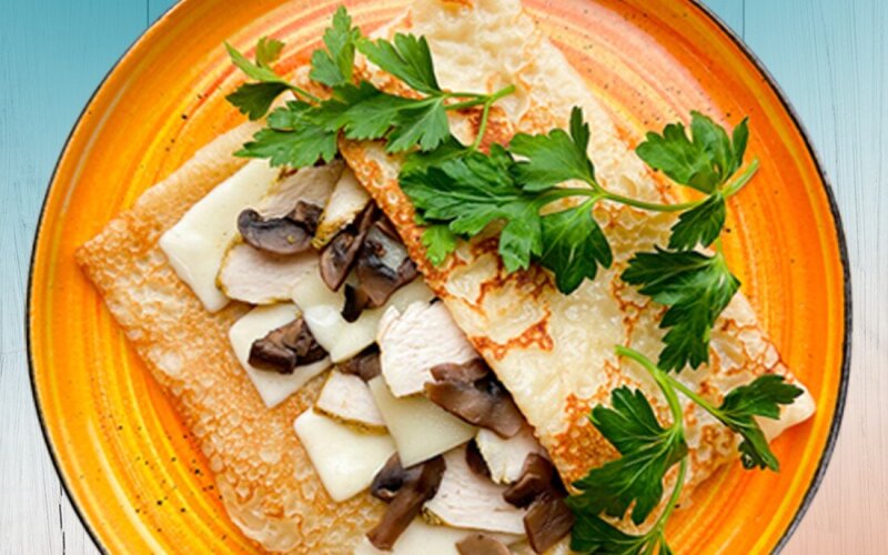 Блин курица, сыр и грибы