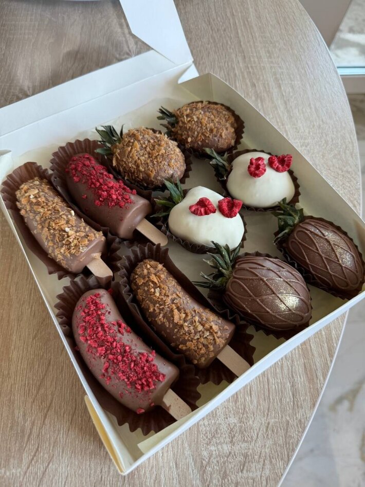 Бокс «Бананы и клубника»