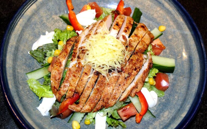 Салат из куриного филе