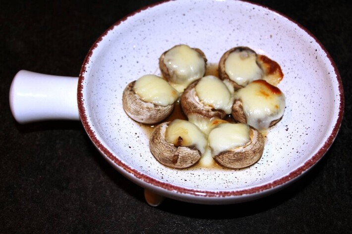 Шампиньоны с сыром