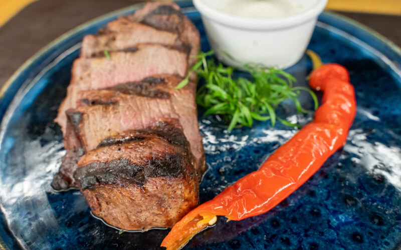 Миньон из говядины со сливочным соусом