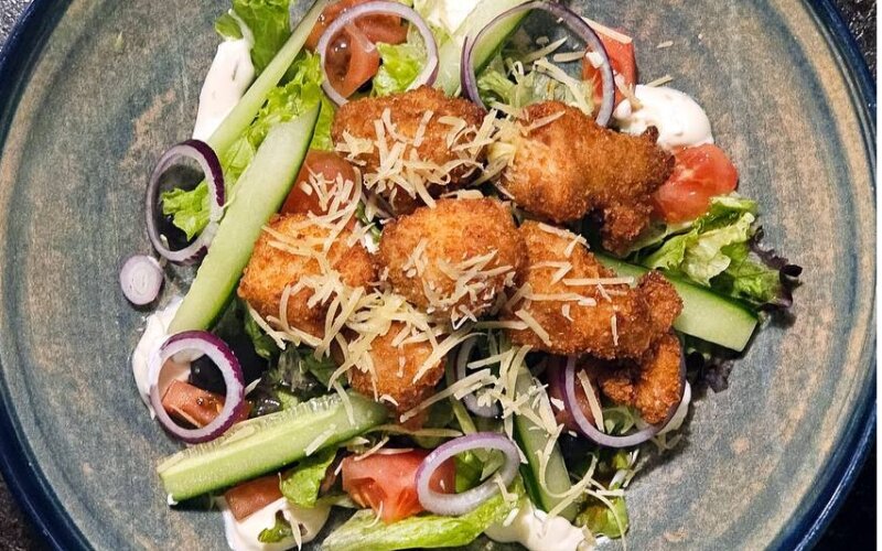 Салат с хрустящей курицей