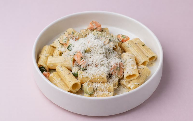 Паста с лососем и цукини в сливочном соусе