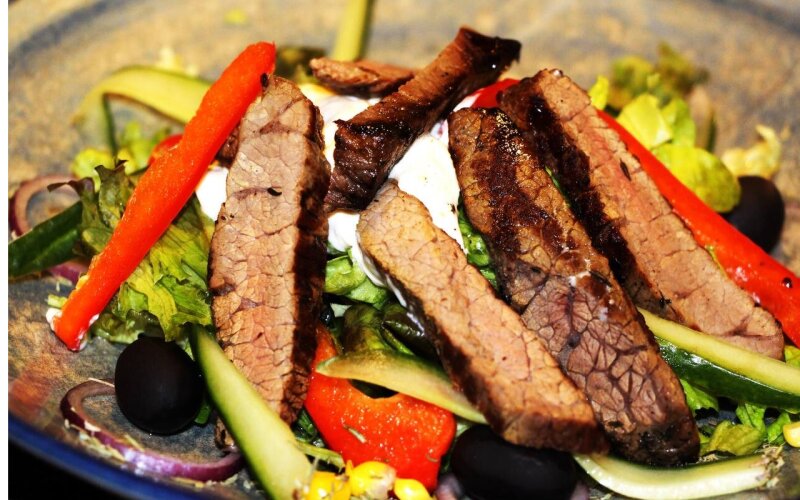 Салат с вырезкой