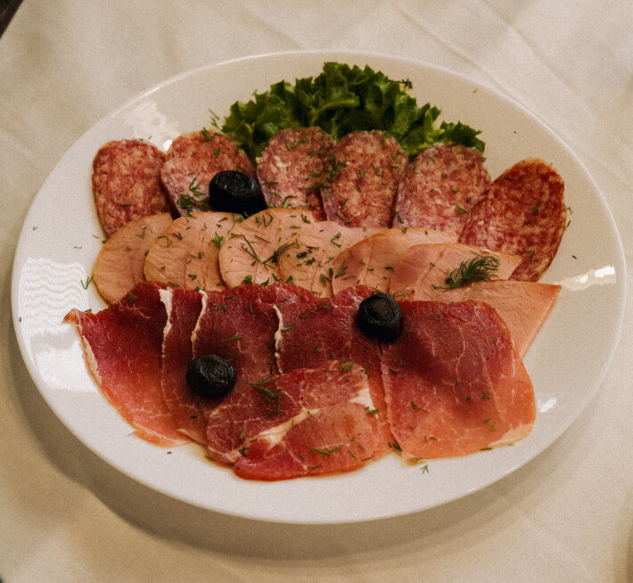 Мясная тарелка