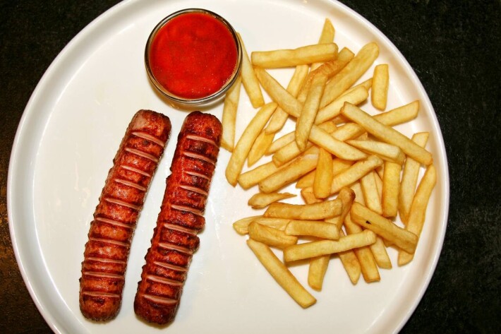 Картофель фри с сосисками
