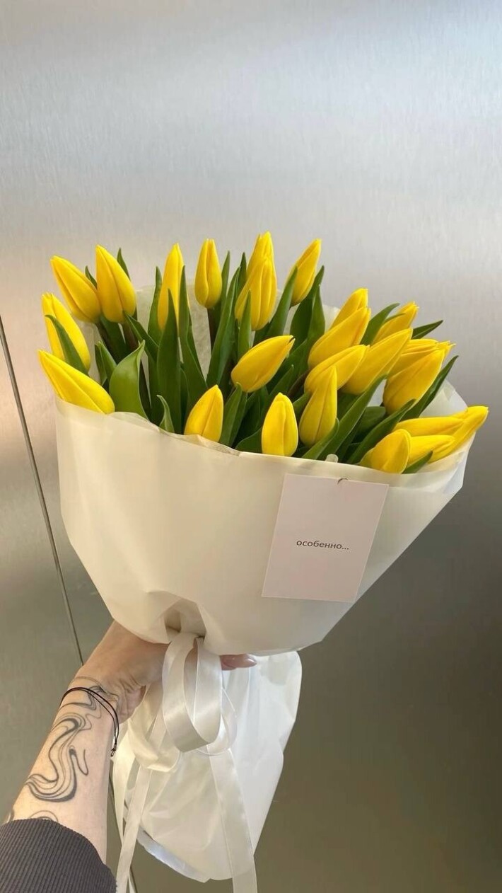 23 жёлтых тюльпана