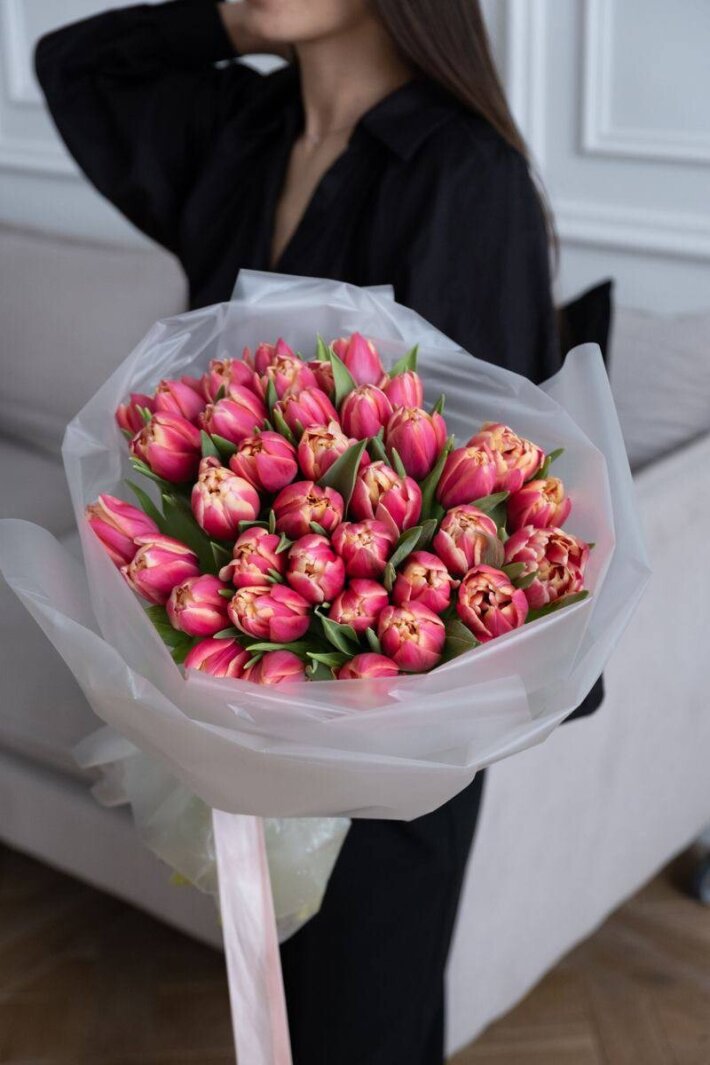 39 пионовидных тюльпанов