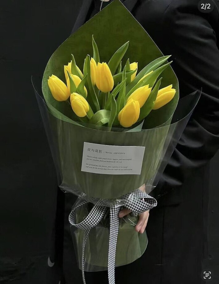 11 жёлтых тюльпанов